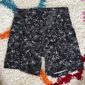 Lululemon Align high rise shorts 6” inseam, size 8
